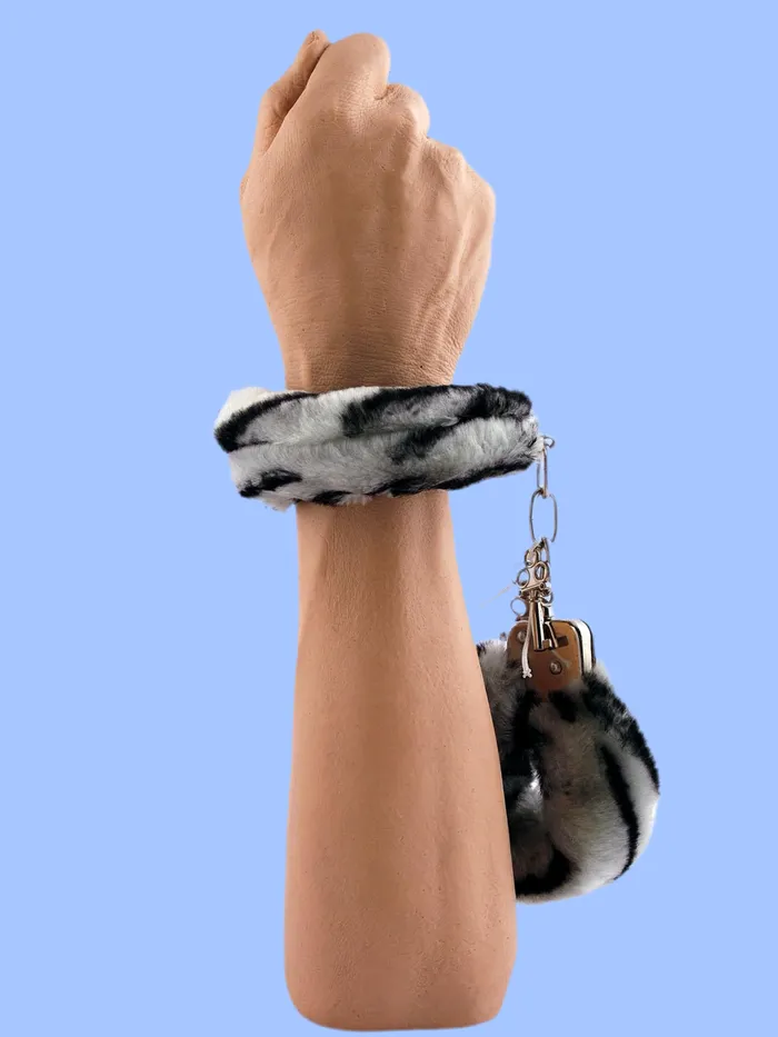 Toy Joy Vibrators Manette Peluche Love Cuffs Zebrato